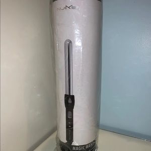 BRAND NEW NuMe Curling Wand